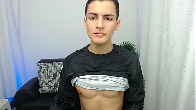 Matiius18 online show from December 5, 2025, 1:43 pm