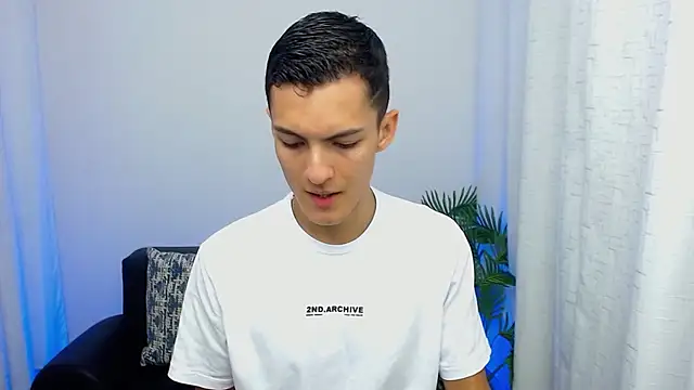 Matiius18 online show from October 19, 2025, 2:31 pm