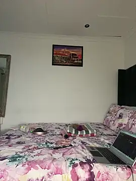 Snapshot of BQueen223 chatting on March 11, 2026, 7:19 pm BQueen223 online show from March 11, 2026, 7:19 pm