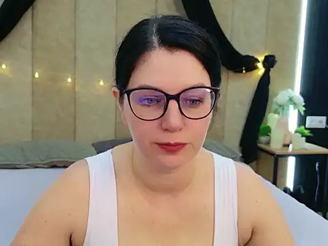 Snapshot of Nina_Stane chatting on October 16, 2025, 5:49 am Nina Stane online show from October 16, 2025, 5:49 am