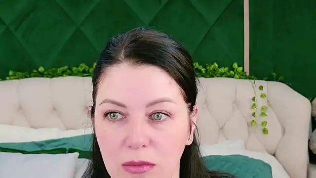 Snapshot of Nina_Stane chatting on October 15, 2025, 5:28 am Nina Stane online show from October 15, 2025, 5:28 am