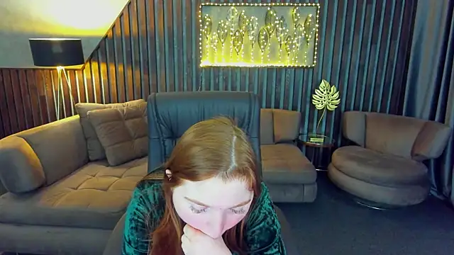 Snapshot of KattyRose8 chatting on April 13, 2026, 5:44 am KattyRose8 online show from April 13, 2026, 5:44 am