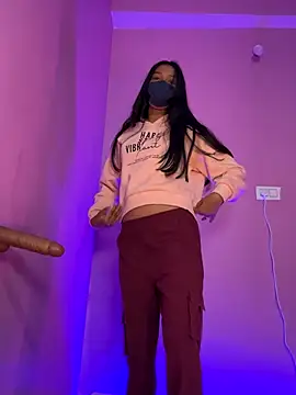 Neha18 online show from November 13, 2025, 5:17 pm