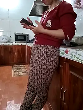 Sweet-Berry89 online show from December 3, 2025, 4:24 am