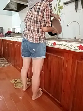 Sweet-Berry89 online show from December 1, 2025, 3:51 am