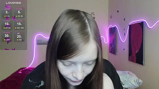 AliceHaris online show from November 4, 2025, 4:16 am