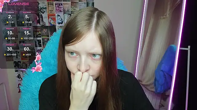 AliceHaris online show from November 26, 2025, 1:05 am