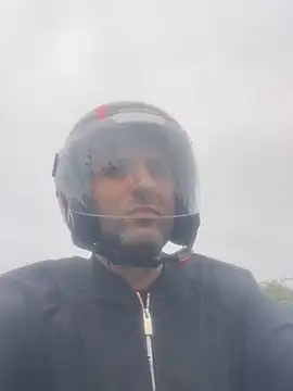 Snapshot of Junior17cm_1993 chatting on November 15, 2025, 12:31 pm Junior17cm 1993 online show from November 15, 2025, 12:31 pm