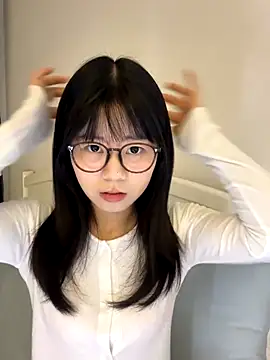 Ella-A9 online show from November 1, 2025, 3:28 pm