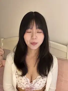 Ella-A9 online show from October 14, 2025, 5:46 pm