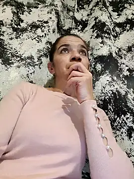 alinaalinutzq online show from October 17, 2025, 6:43 pm