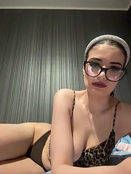 Larra69 online show from May 18, 2026, 5:51 pm