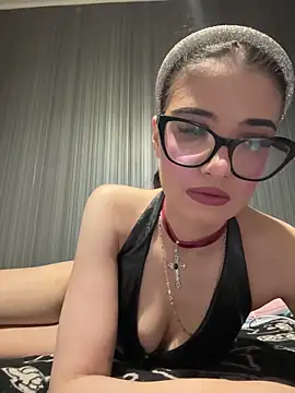 Larra69 online show from May 25, 2026, 5:44 pm