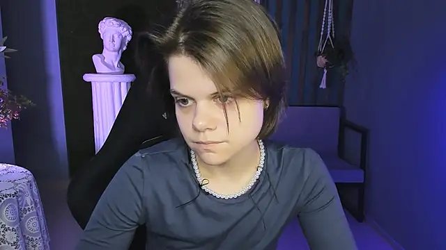 EllieMurler online show from October 17, 2025, 9:12 am