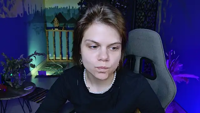 EllieMurler online show from October 13, 2025, 1:02 pm