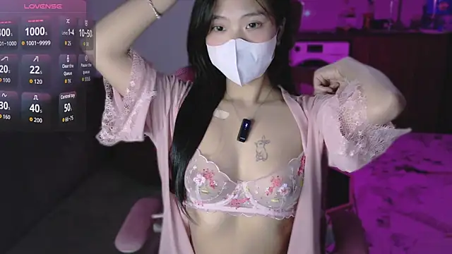 Snapshot of Phuong_Bee chatting on March 13, 2026, 2:22 pm Phuong Bee online show from March 13, 2026, 2:22 pm