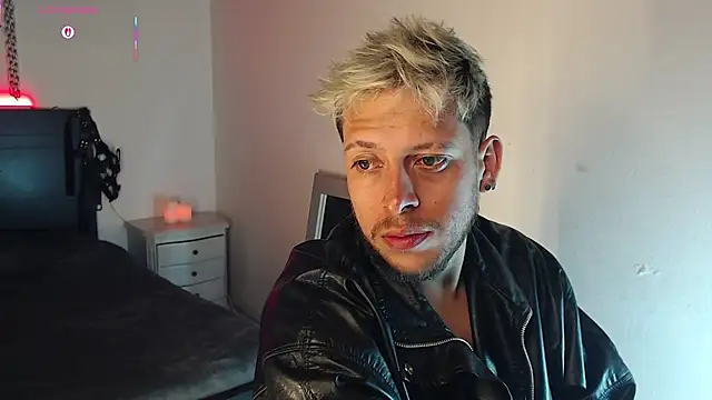 Snapshot of MaaxxxRider chatting on November 13, 2025, 5:22 am MaaxxxRider online show from November 13, 2025, 5:22 am