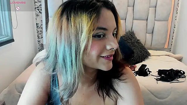 Snapshot of Kiara_Cruz__ chatting on May 15, 2026, 7:56 pm Kiara Cruz online show from May 15, 2026, 7:56 pm