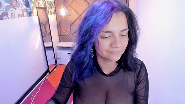 Kiara Cruz   online show from November 5, 2025, 8:23 pm