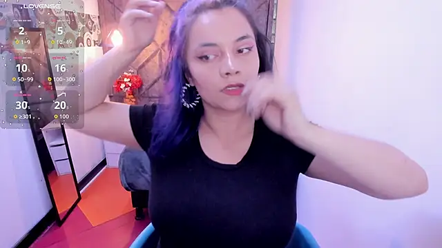 Kiara Cruz   online show from November 24, 2025, 8:20 pm