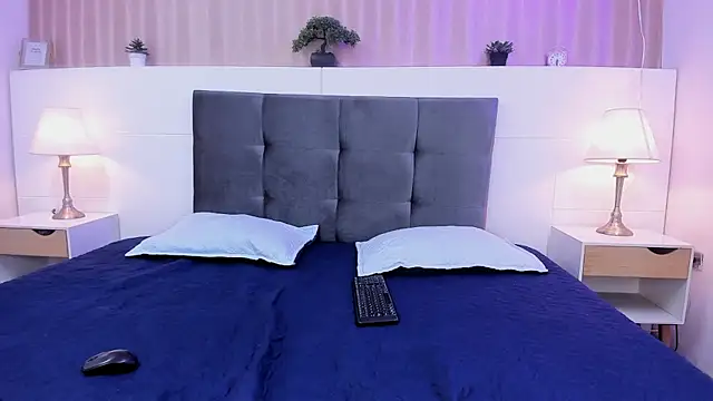 Snapshot of Couple_h0t_ chatting on September 13, 2025, 12:27 pm Couple h0t online show from September 13, 2025, 12:27 pm