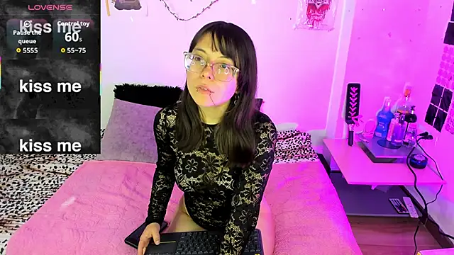 Snapshot of UchikyDoll chatting on November 24, 2025, 8:42 pm UchikyDoll online show from November 24, 2025, 8:42 pm