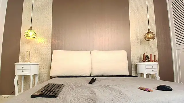 Tiifany Baker online show from December 2, 2025, 7:37 pm