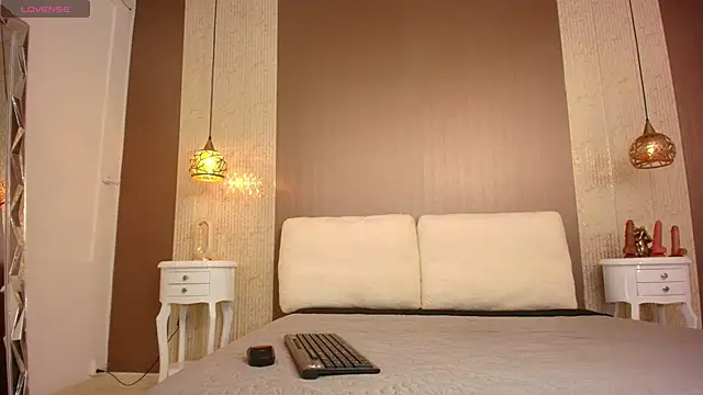 Tiifany Baker online show from November 7, 2025, 7:40 pm