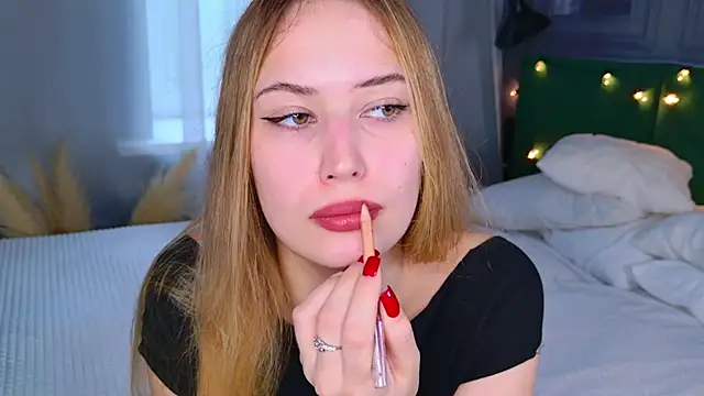 Snapshot of Sofii_Ly chatting on October 6, 2025, 6:14 am Sofii Ly online show from October 6, 2025, 6:14 am