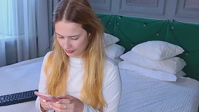 Snapshot of Sofii_Ly chatting on September 24, 2025, 5:47 am Sofii Ly online show from September 24, 2025, 5:47 am