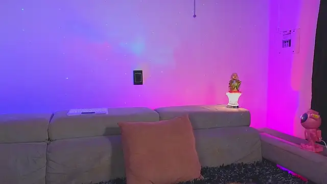 chloe ember online show from December 2, 2025, 7:32 am