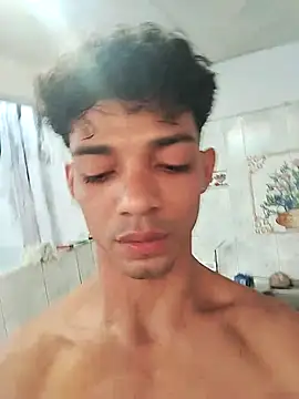 Snapshot of Brayanellatino chatting on April 2, 2026, 10:05 pm Brayanellatino online show from April 2, 2026, 10:05 pm