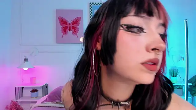 Zoe Lynch  online show from July 1, 2026, 12:05 pm