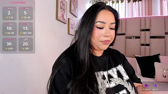 Zoey thompson online show from November 7, 2025, 8:24 pm