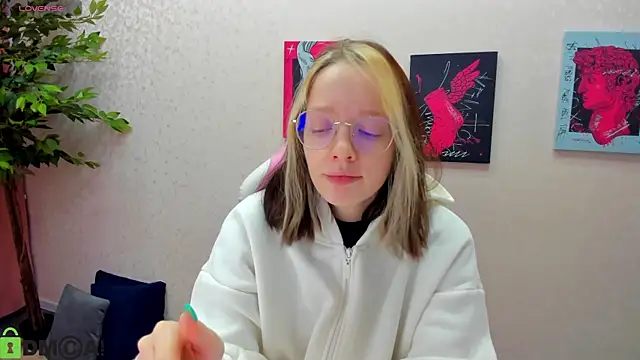 R0cket bunny online show from December 14, 2025, 12:39 am