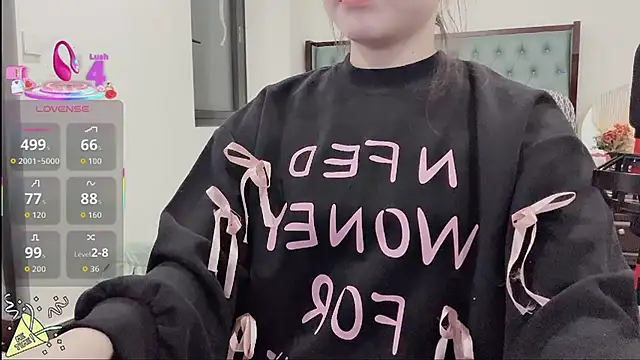 lulu404 online show from December 4, 2025, 2:05 pm