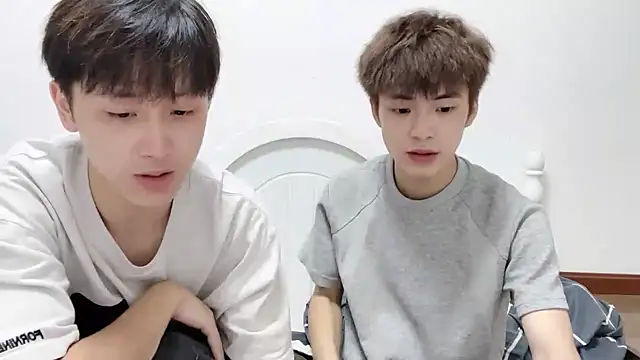 linger2563 online show from October 3, 2025, 12:28 pm