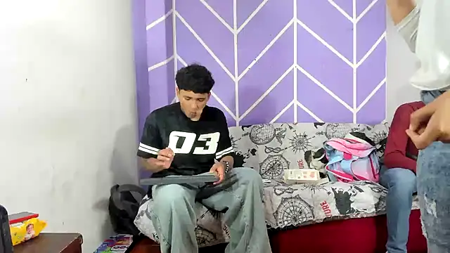 lau and boys18 online show from October 21, 2025, 1:21 pm