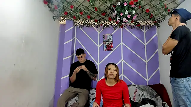 lau and boys18 online show from November 28, 2025, 1:44 pm