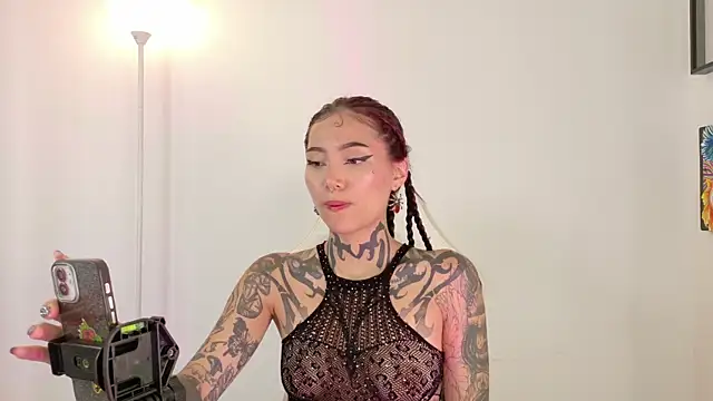 sara queen10 online show from April 14, 2026, 2:11 pm