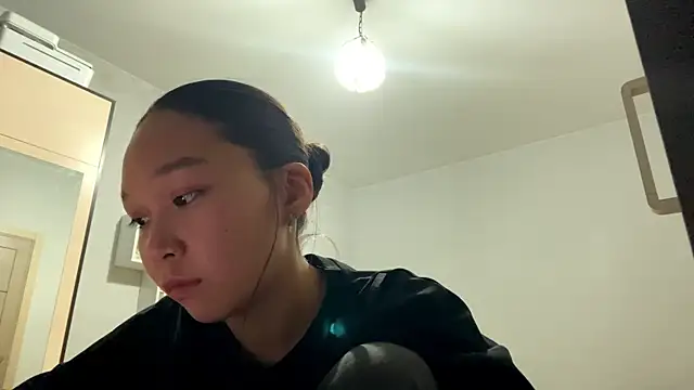 Snapshot of OraCowee chatting on October 5, 2025, 4:20 pm OraCowee online show from October 5, 2025, 4:20 pm
