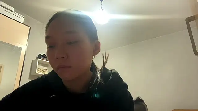 Snapshot of OraCowee chatting on October 9, 2025, 3:45 pm OraCowee online show from October 9, 2025, 3:45 pm