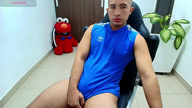 Snapshot of sebastian_oconnor77 chatting on October 11, 2025, 12:39 pm sebastian oconnor77 online show from October 11, 2025, 12:39 pm