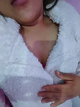 airamoon online show from October 31, 2025, 12:18 am