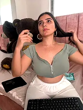 salomecute21 online show from October 29, 2025, 12:04 pm