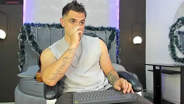 Liam walk  online show from November 21, 2025, 10:31 pm