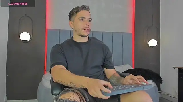 Liam walk  online show from April 7, 2026, 7:48 pm