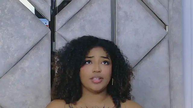 Snapshot of Cristal-Jonnes chatting on April 6, 2026, 4:46 am Cristal-Jonnes online show from April 6, 2026, 4:46 am