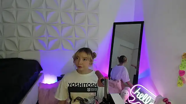 JuliethMoss online show from September 19, 2025, 8:35 pm