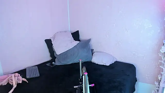 Snapshot of JuliethMoss chatting on April 2, 2026, 9:43 pm JuliethMoss online show from April 2, 2026, 9:43 pm